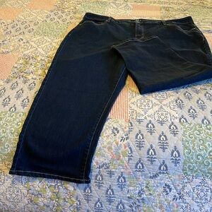 Style & Co- Curvy Dk Wash Jean Capri pant. Size 22. Lots of stretch. EUC.